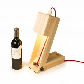 Caja de vino convertible en lampara