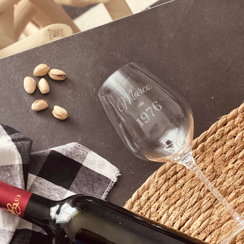 Copa de vino grabada cumpleaños