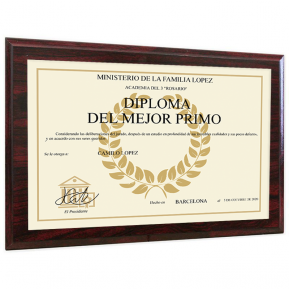 Diploma personalizado sobre soporte en madera