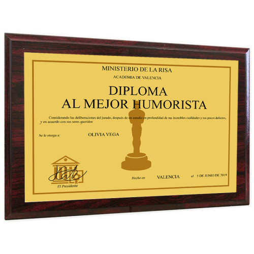 Diploma personalizado sobre soporte madera amarillo