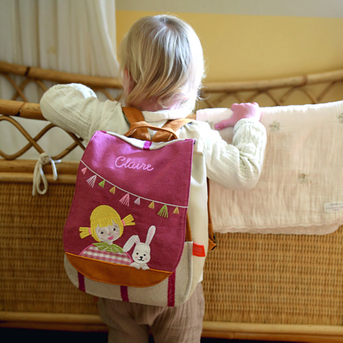 Mochila infantil personalizada con diseño de niña y conejo