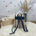 Mochila infantil con diseño de niño y perro ejemplo