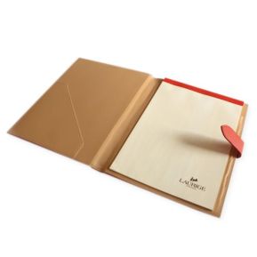 Portafolio sencillo en cuero personalizado