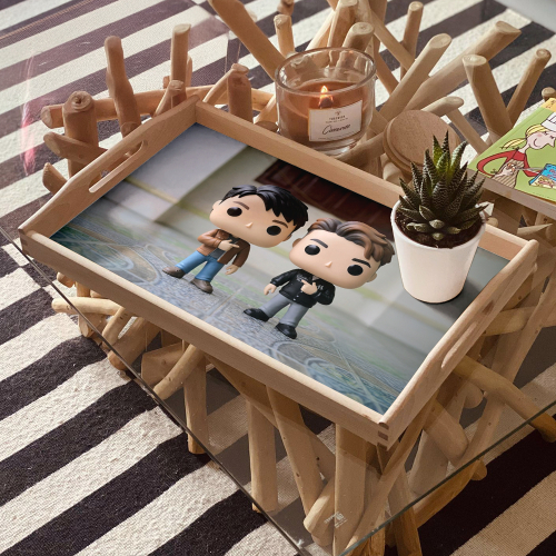 Retrato de una figura de vinilo estilizada a partir de una foto