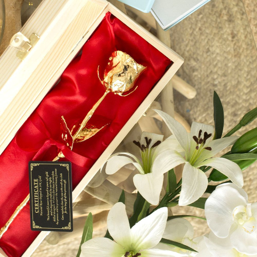 Rosa de oro con su caja personalizada
