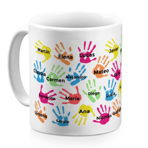 Taza personalizada con manos y nombres de alumnos