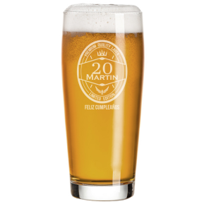 Pinta de cerveza grabada de cumpleaos