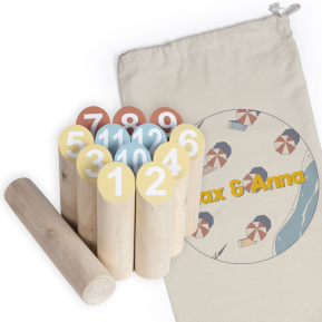 Juego de bolos finlands en su bolsa En la playa